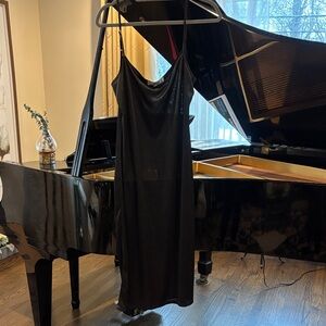 Wayf Black slip size medium